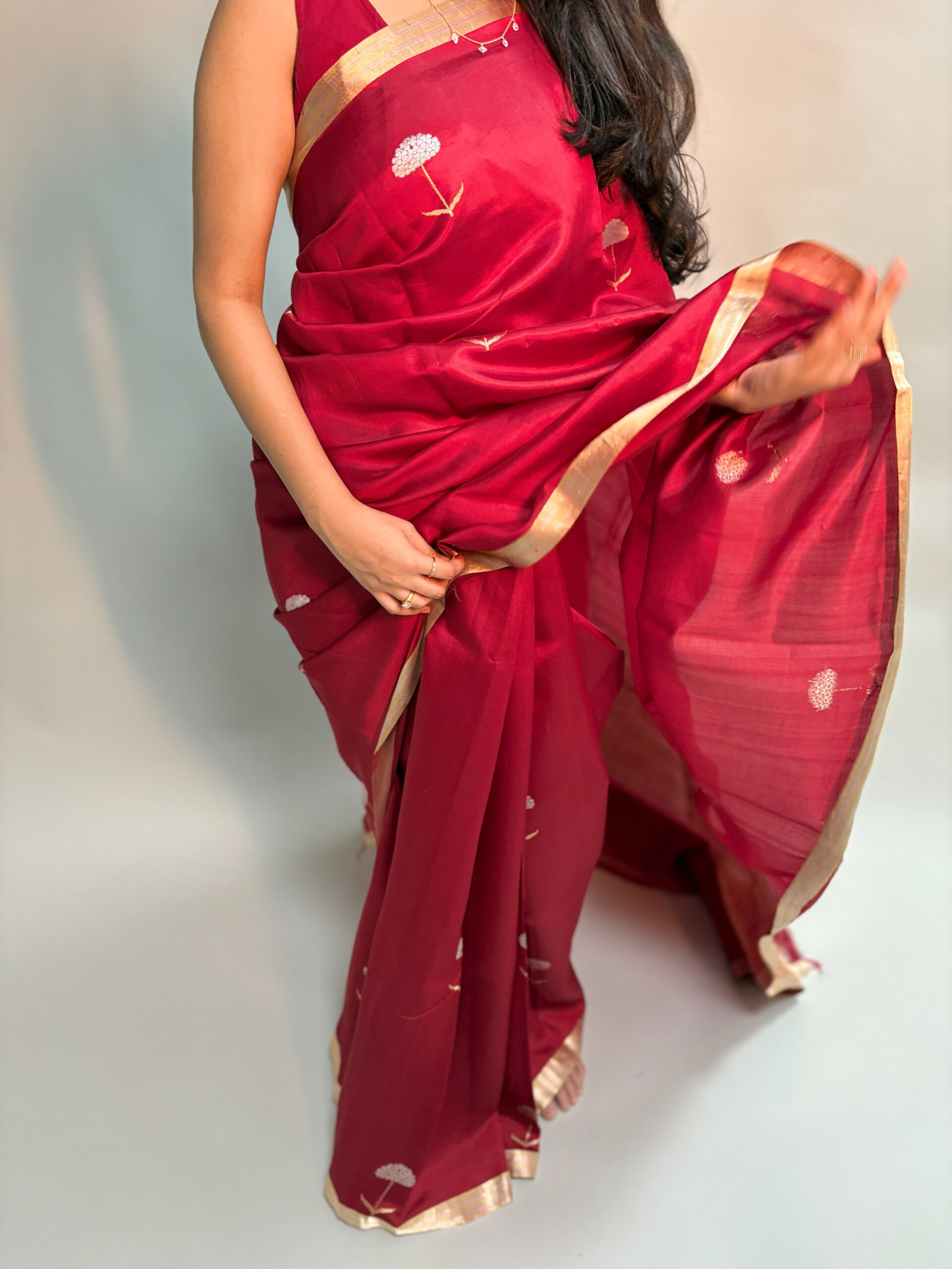 Pure katan silk sona rupa floral booti weaved red saree- RITI - Image 3